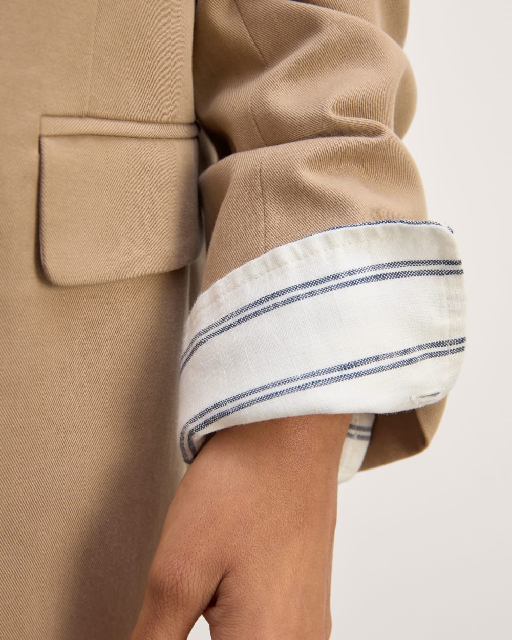 The Henley Shirt in Linen | Bone / Navy