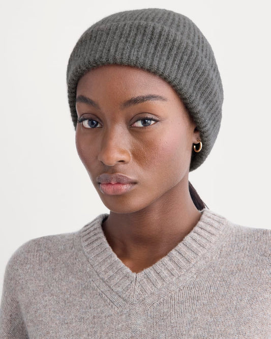 The Cashmere Ribbed Beanie | Heather Charcoal