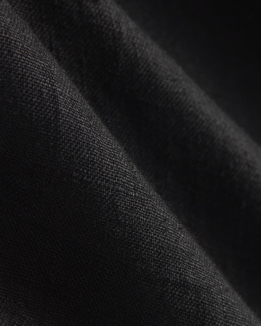 The Notch Shirt in Linen | Black