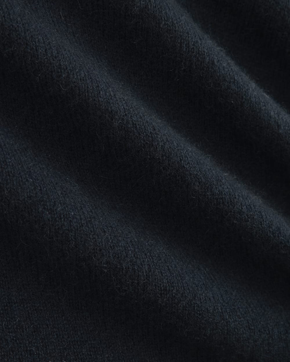 The Boxy Turtleneck in Cashmere | Navy