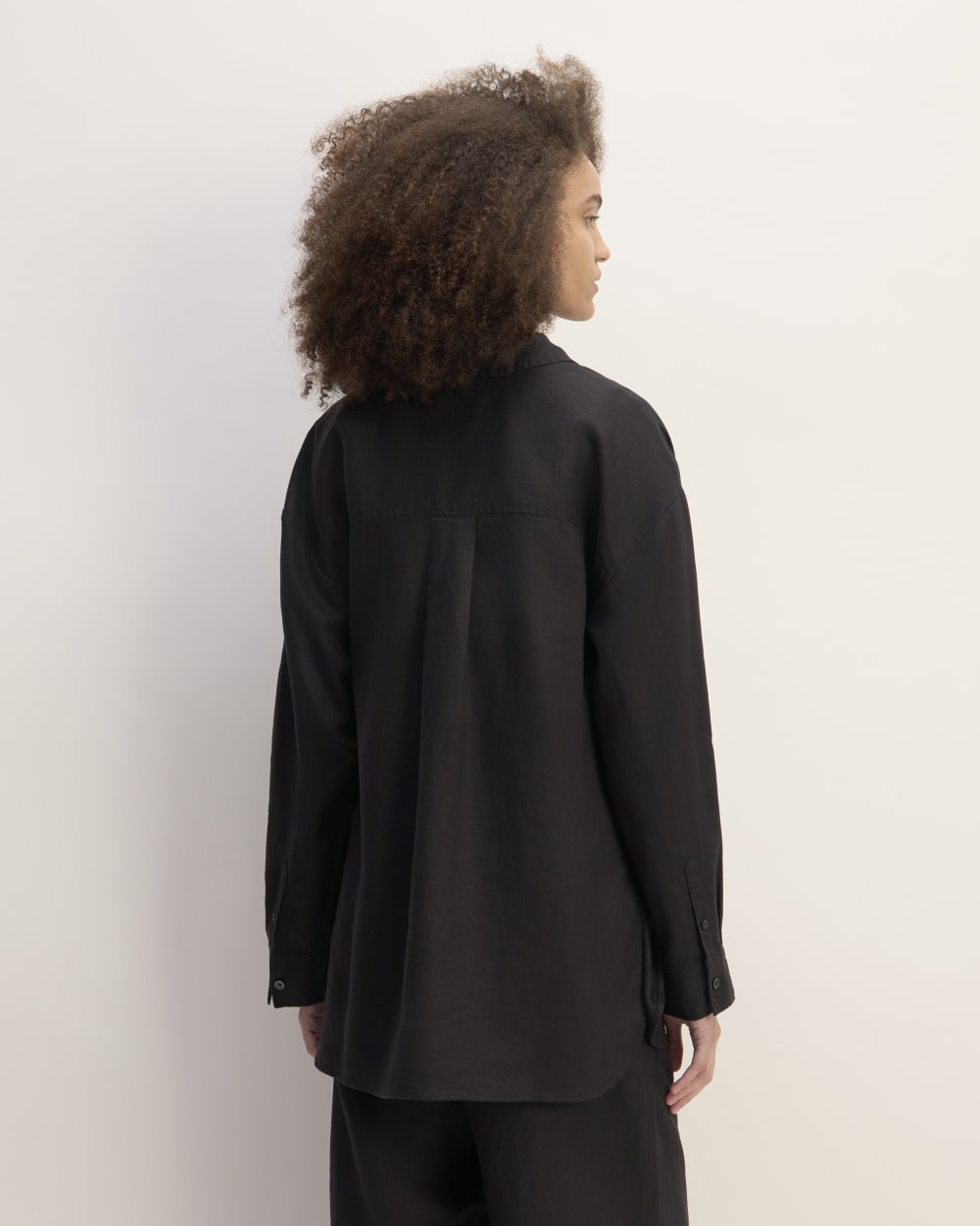The Boyfriend Shirt in Linen | Black