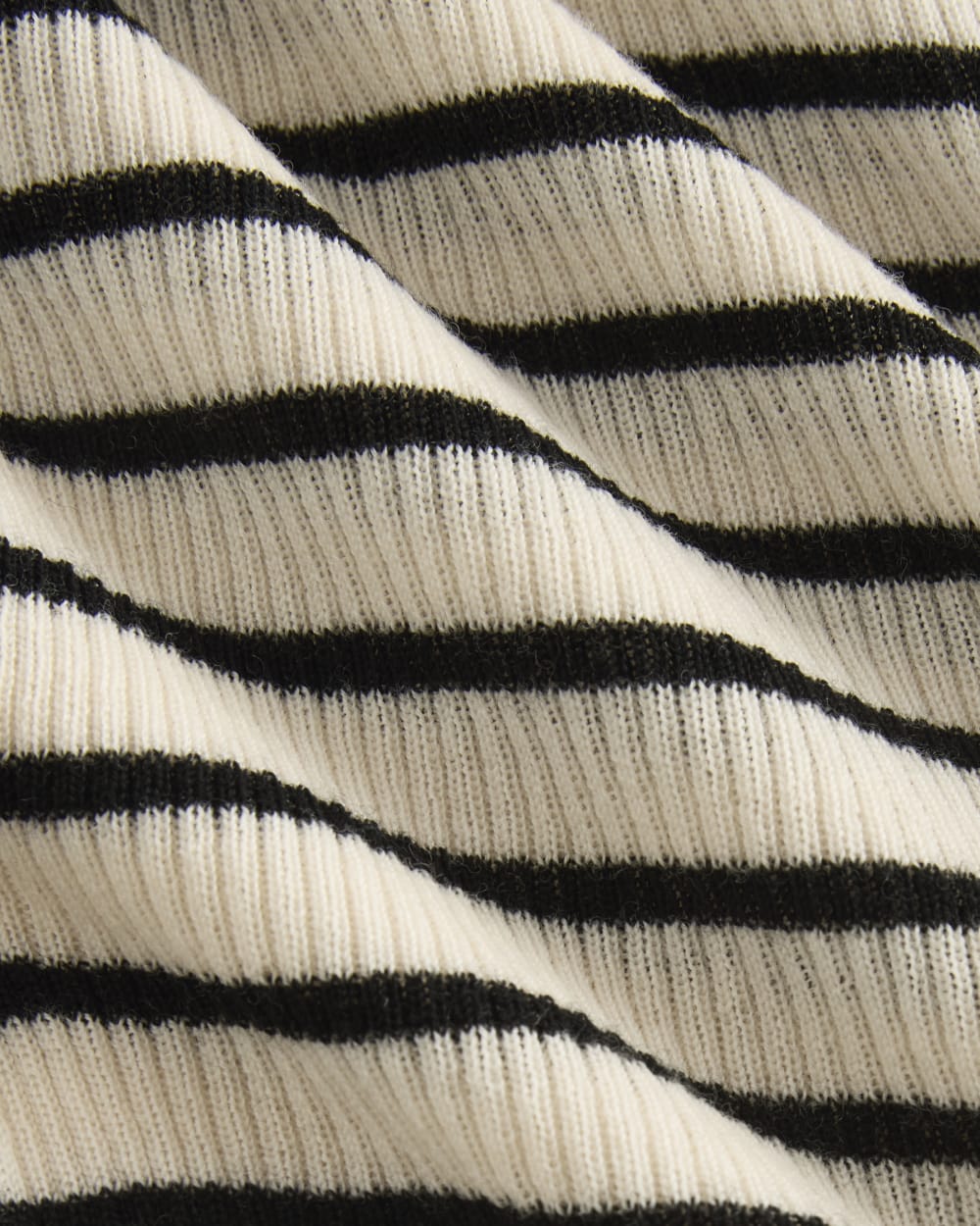 The Short-Sleeve Henley in Ultrasoft Merino | Parchment / Black