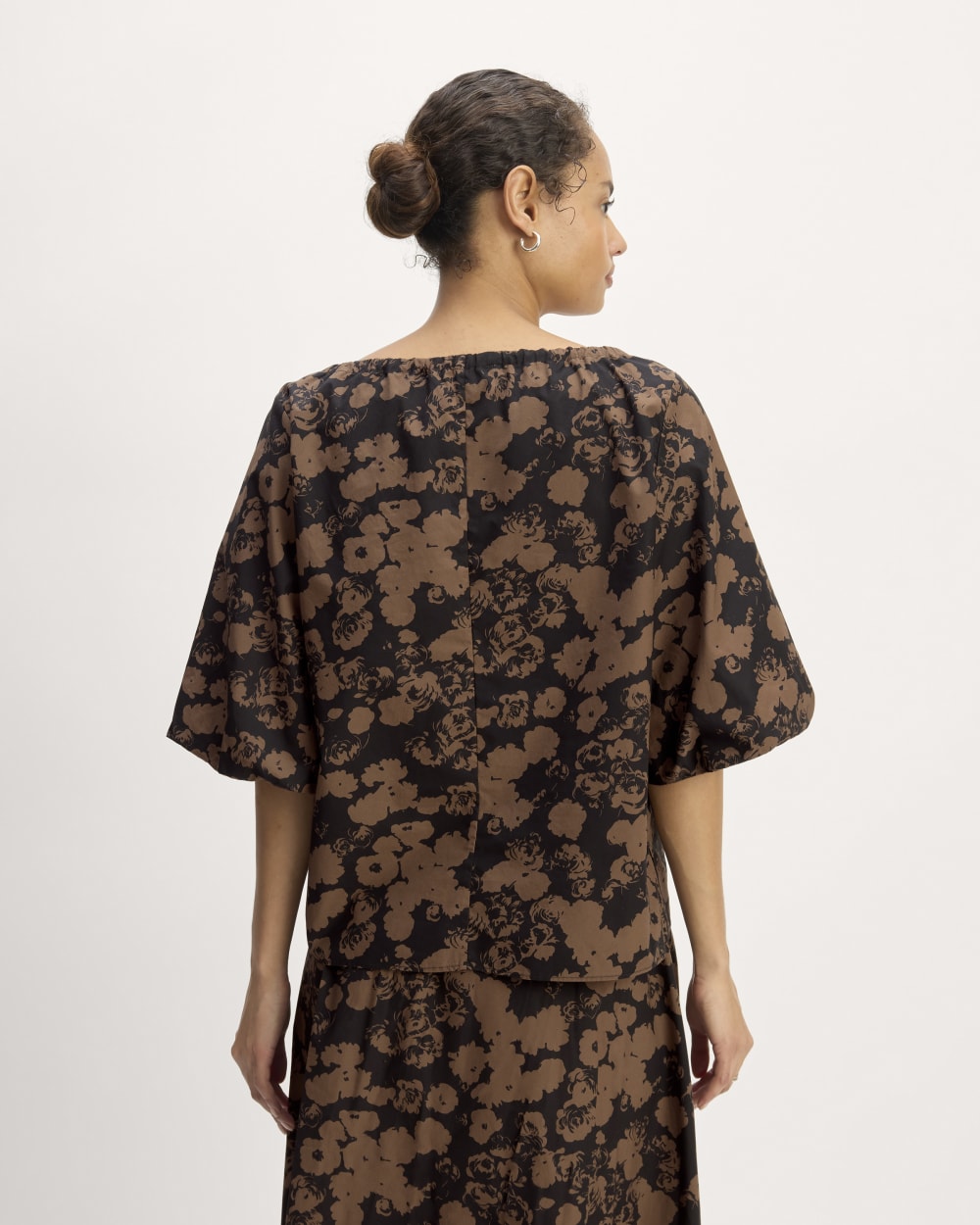 The Supima® Puff-Sleeve Top | Black / Cocoa Floral