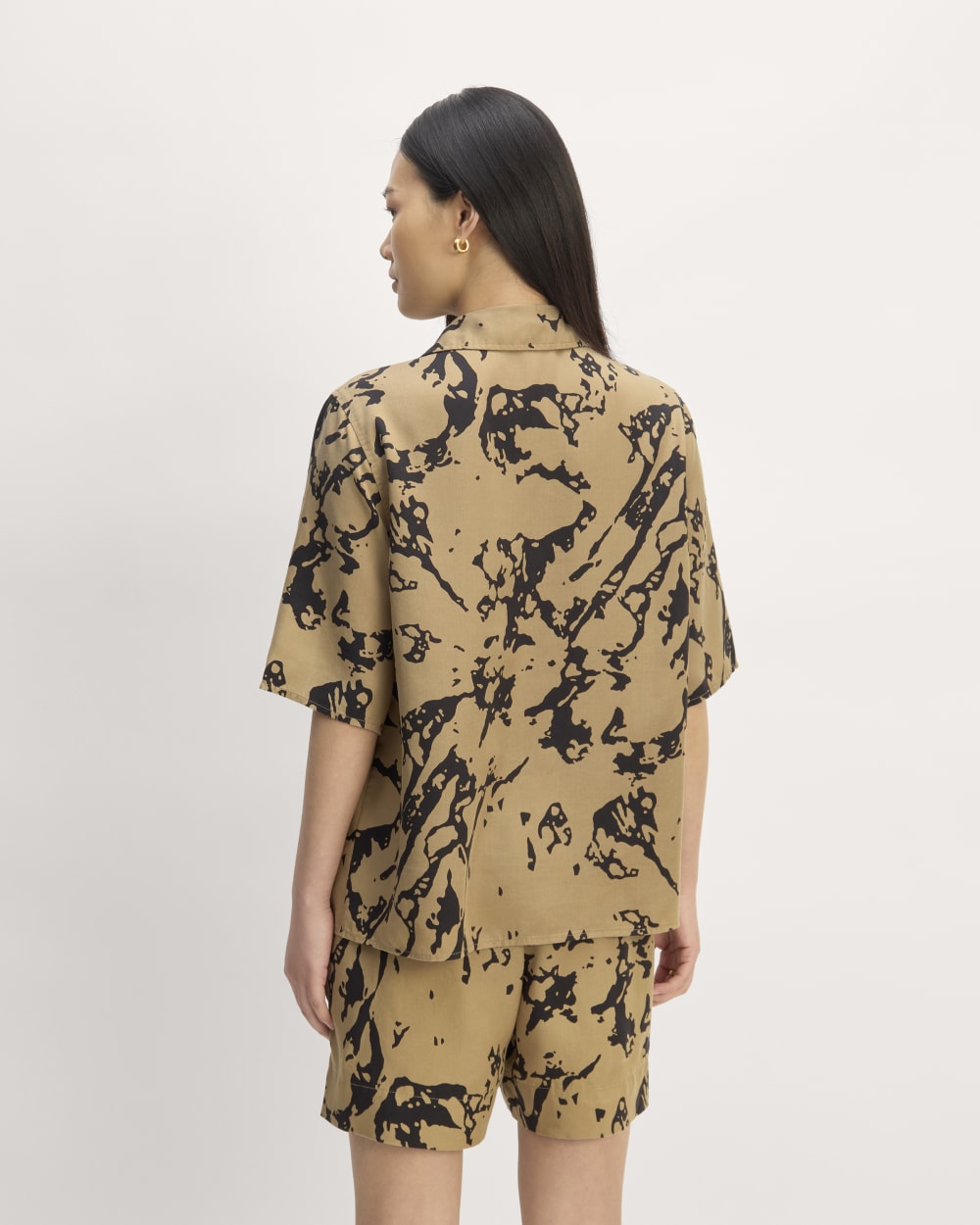 The Short-Sleeve Shirt in Butterlite | Black / Cornstalk Abstract