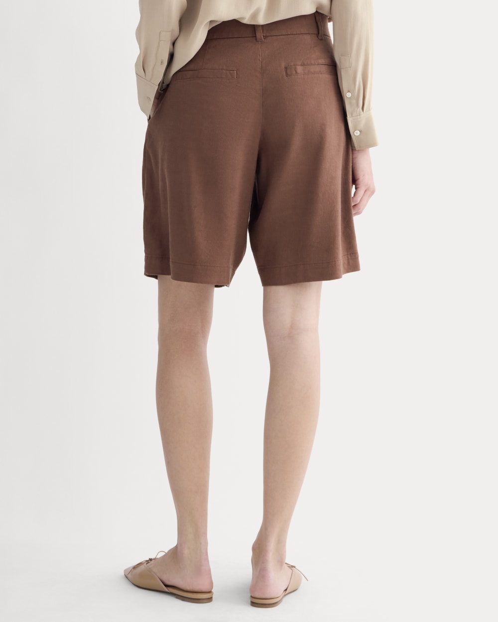 The Pleated Short in Stretch Linen | Cedarwood