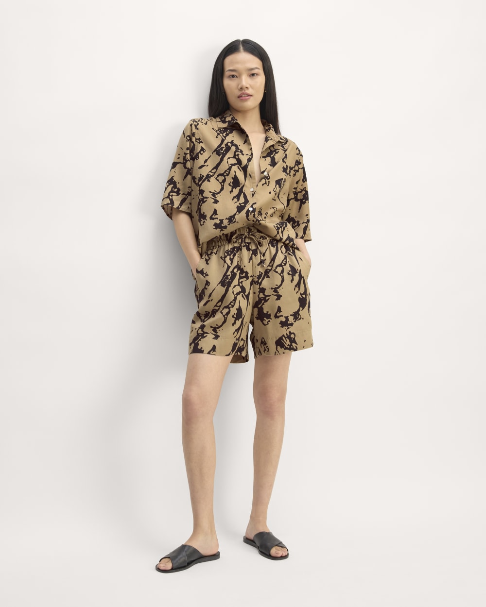 The Short-Sleeve Shirt in Butterlite | Black / Cornstalk Abstract