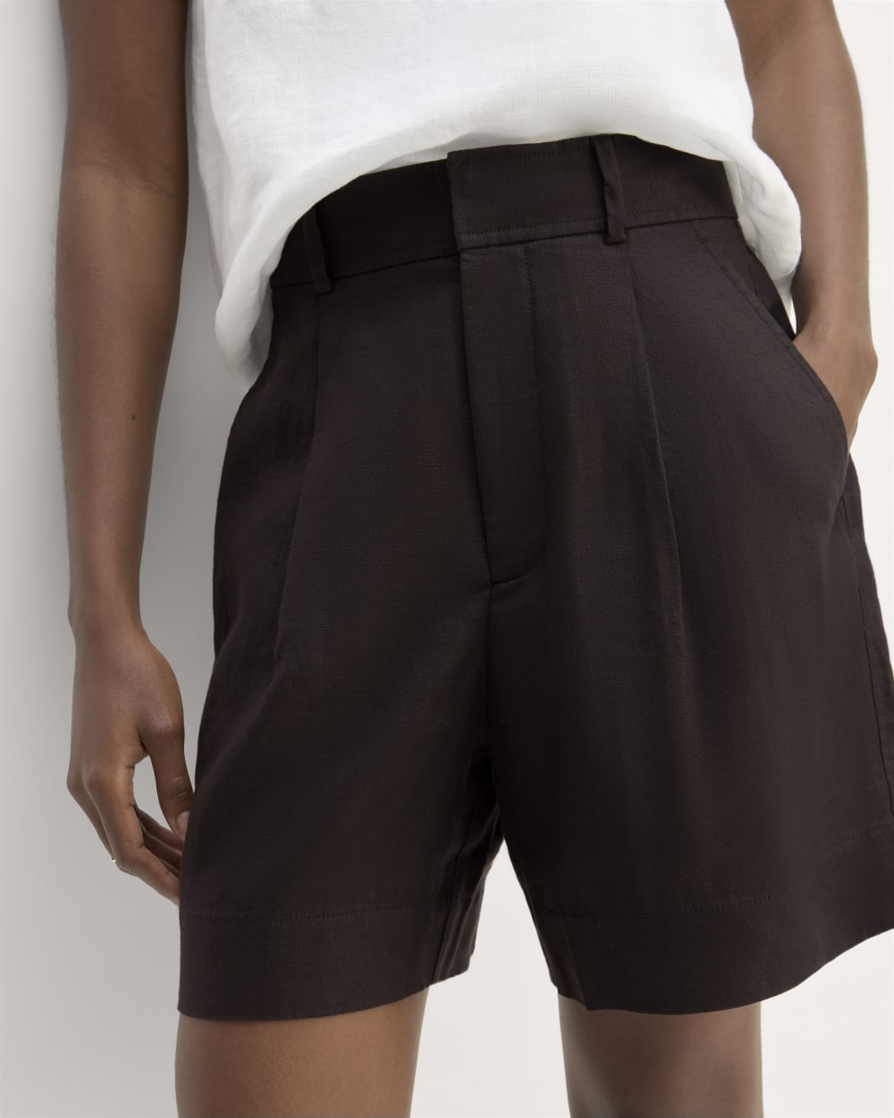 The Linen Way-High® Drape Short | Black