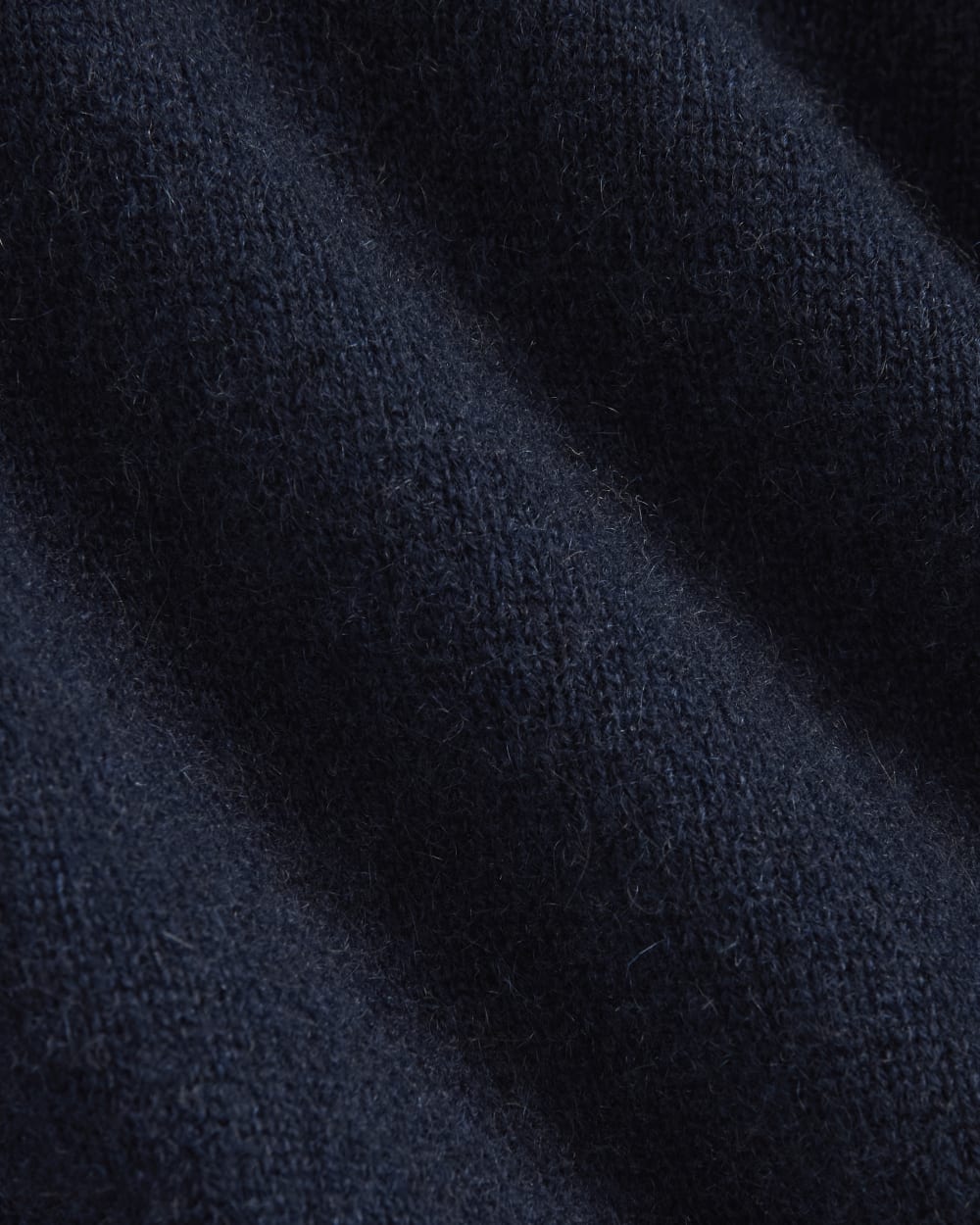 The Classic V in Cashmere | Navy