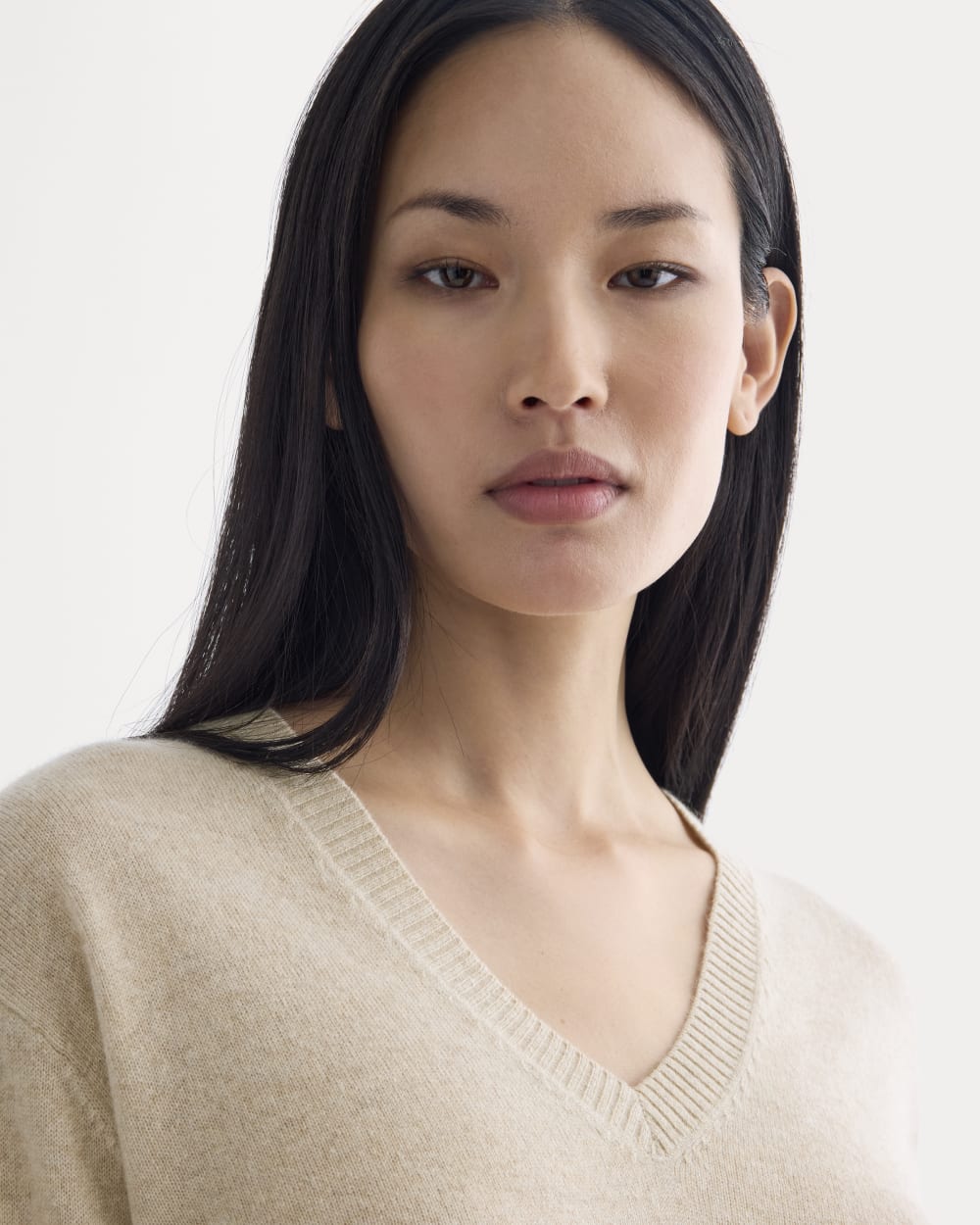 The Classic V in Cashmere | Heather Light Camel