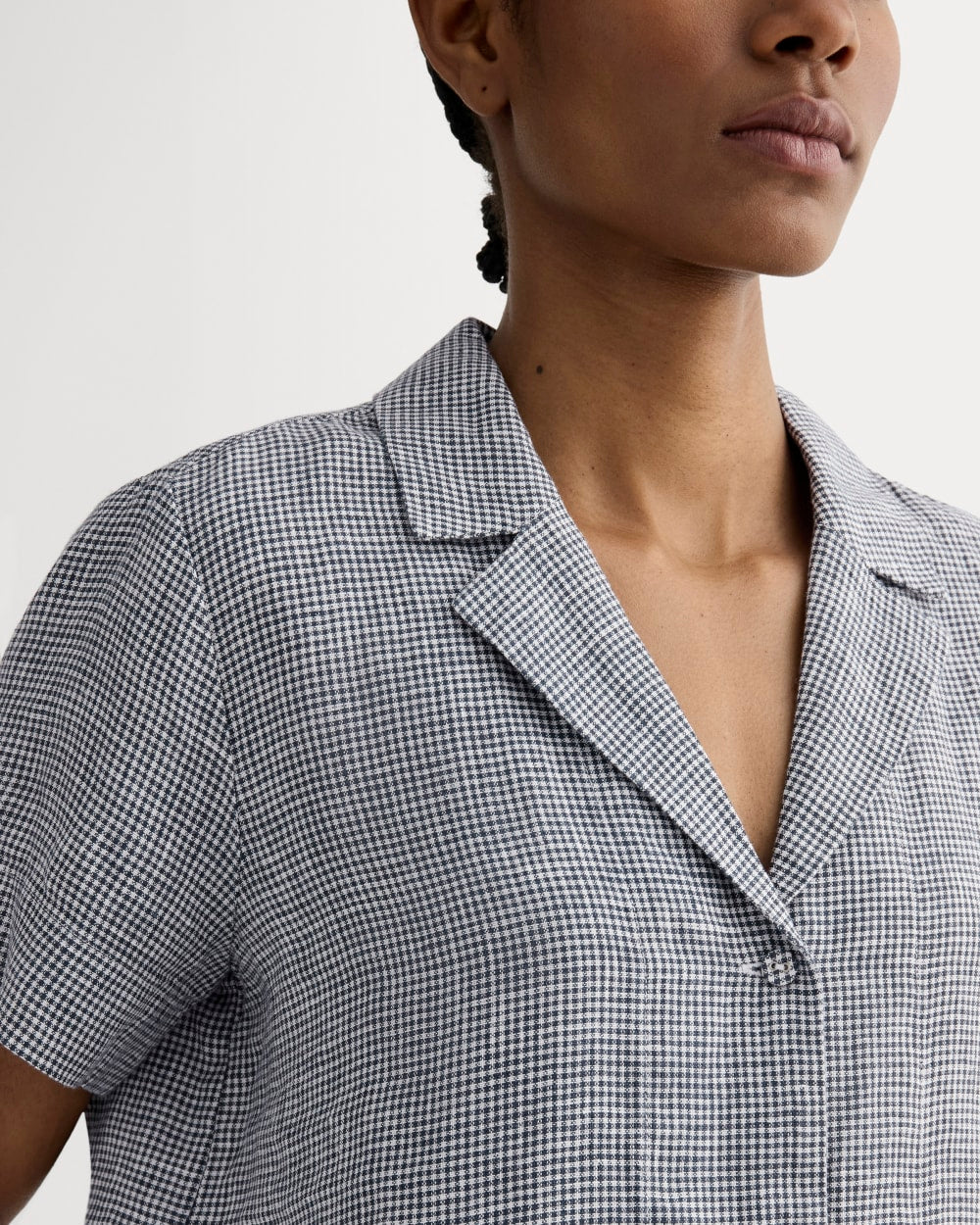 The Notch Shirt in Linen | Midnight Navy Gingham