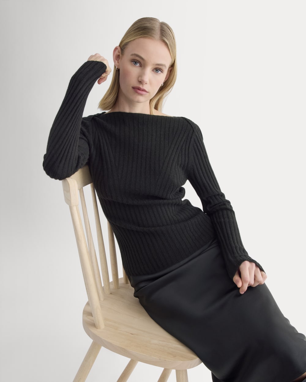 Cashmere Ribbed Boat-Neck Sweater | Black