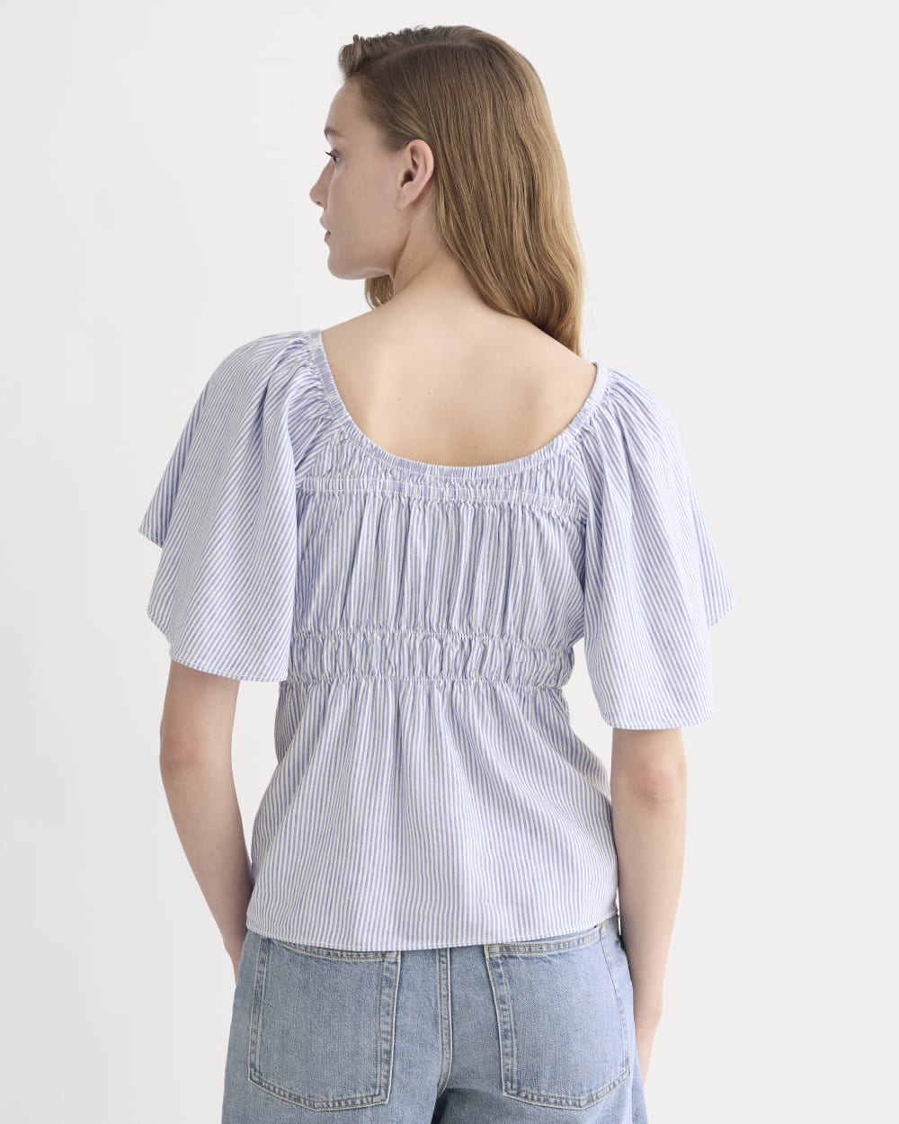 The Flutter-Sleeve Top in Stretch Linen | White / Dutch Blue