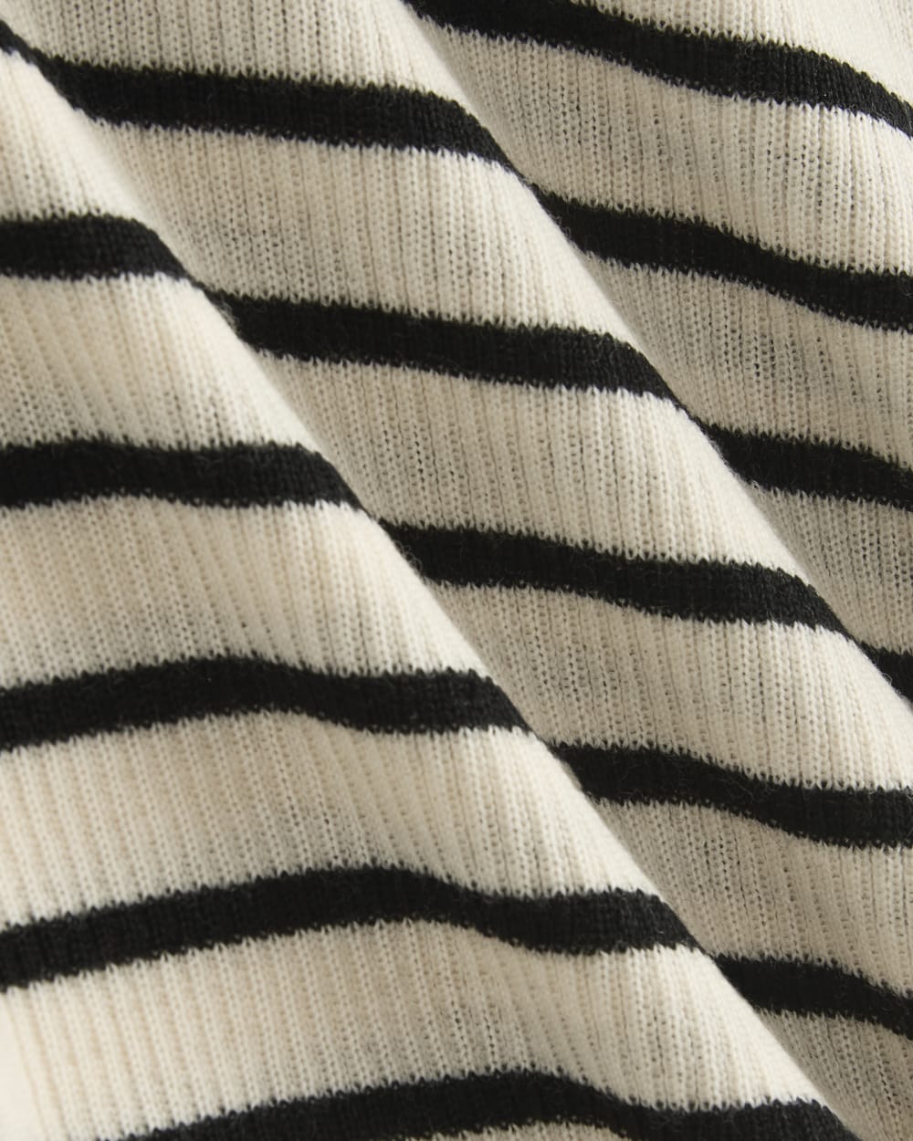 The Cropped Crew Top in Ultrafine Merino | Parchment / Black