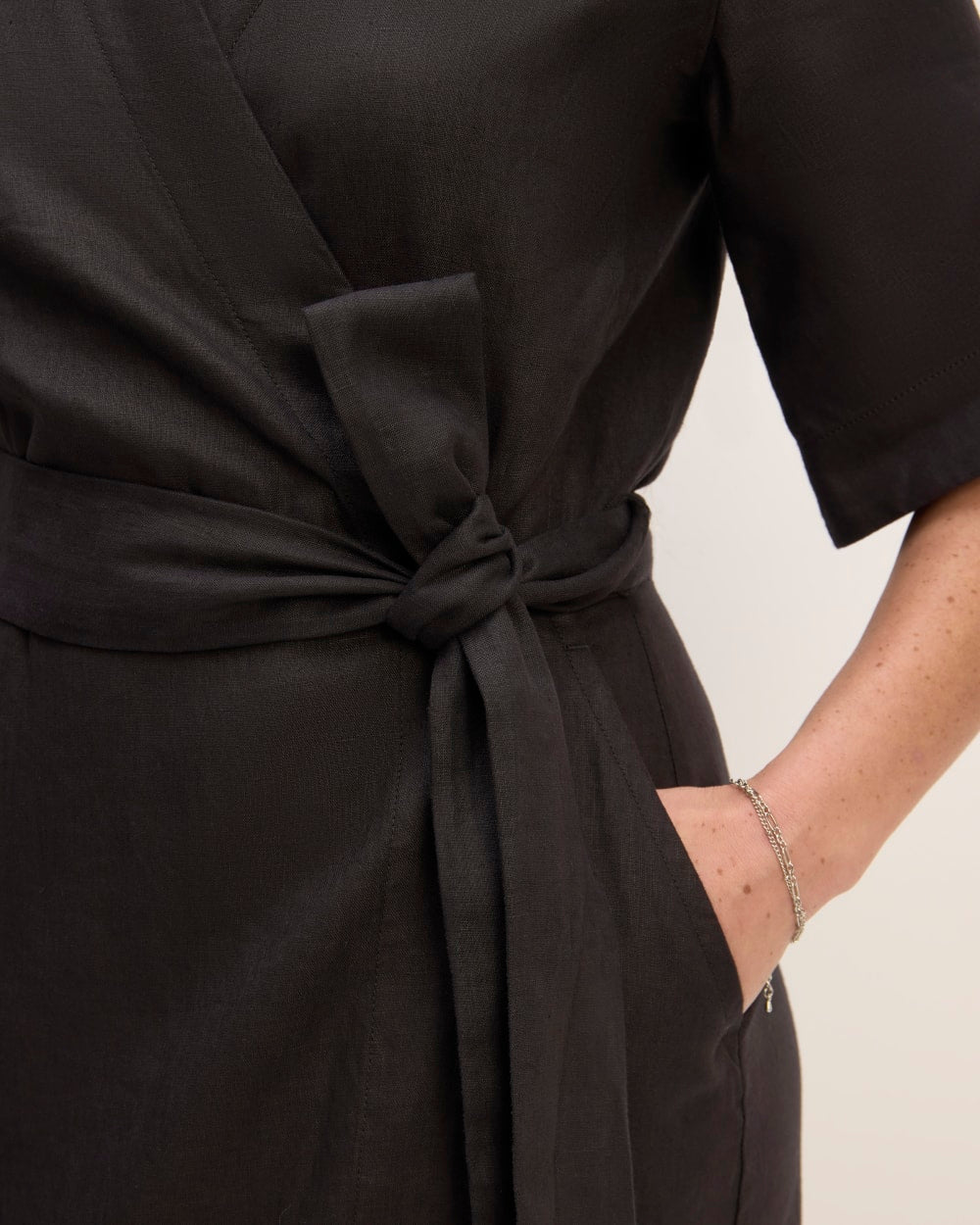 The Wrap Dress in Linen | Black