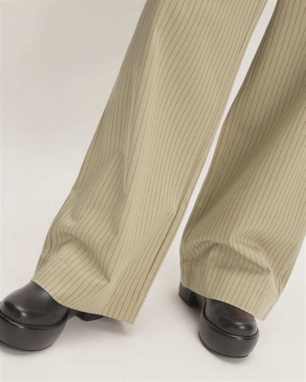 The Draper Pleated Pant in Buttersmooth | Cornstalk / Black | 30 Inseam