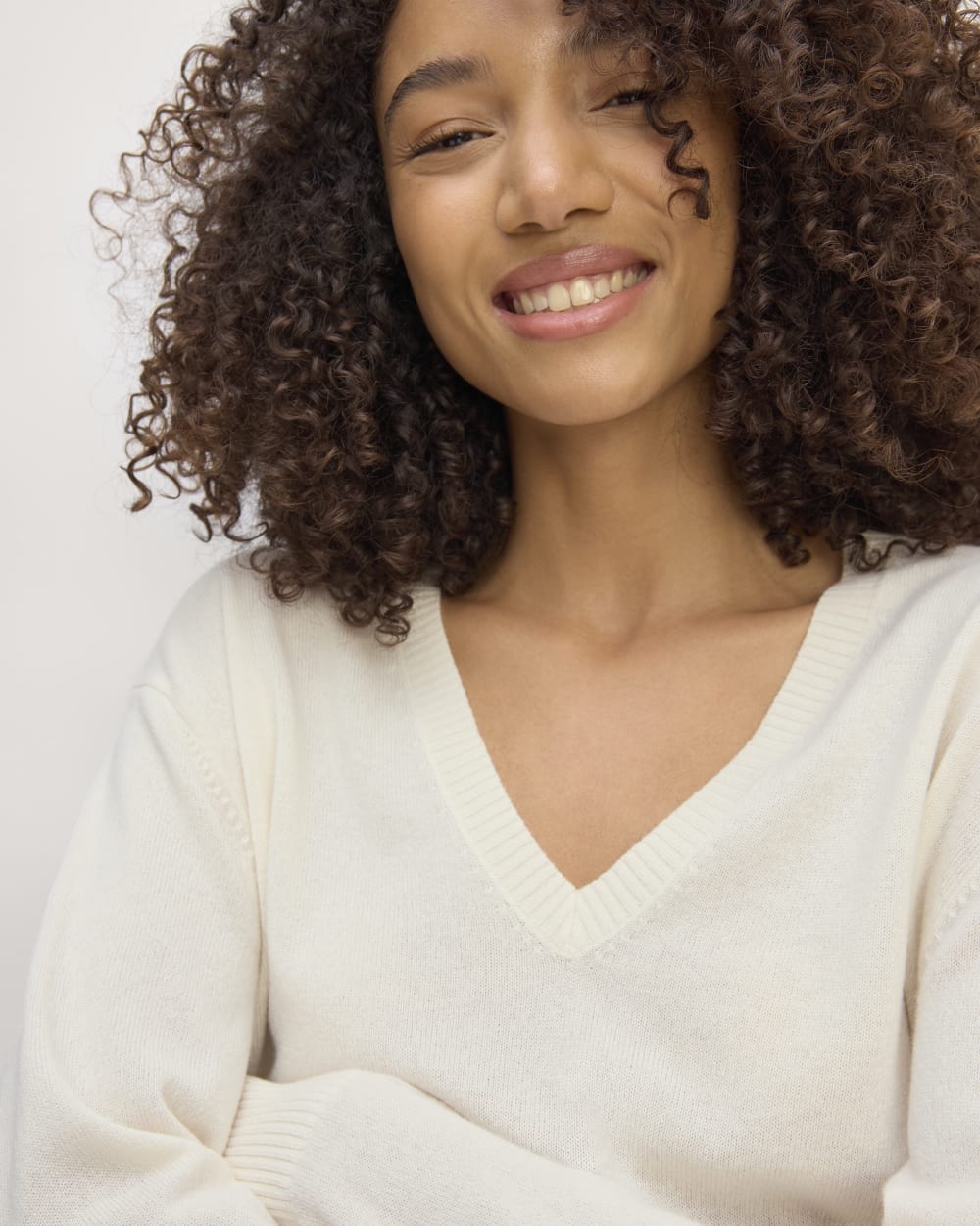 The Classic V in Cashmere | Bone