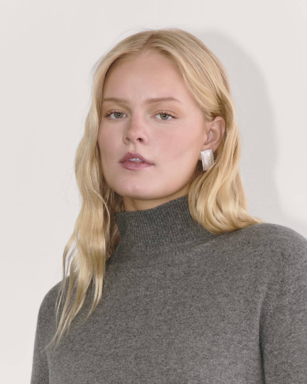 The Turtleneck Sweater Dress in Cashmere | Heather Charcoal