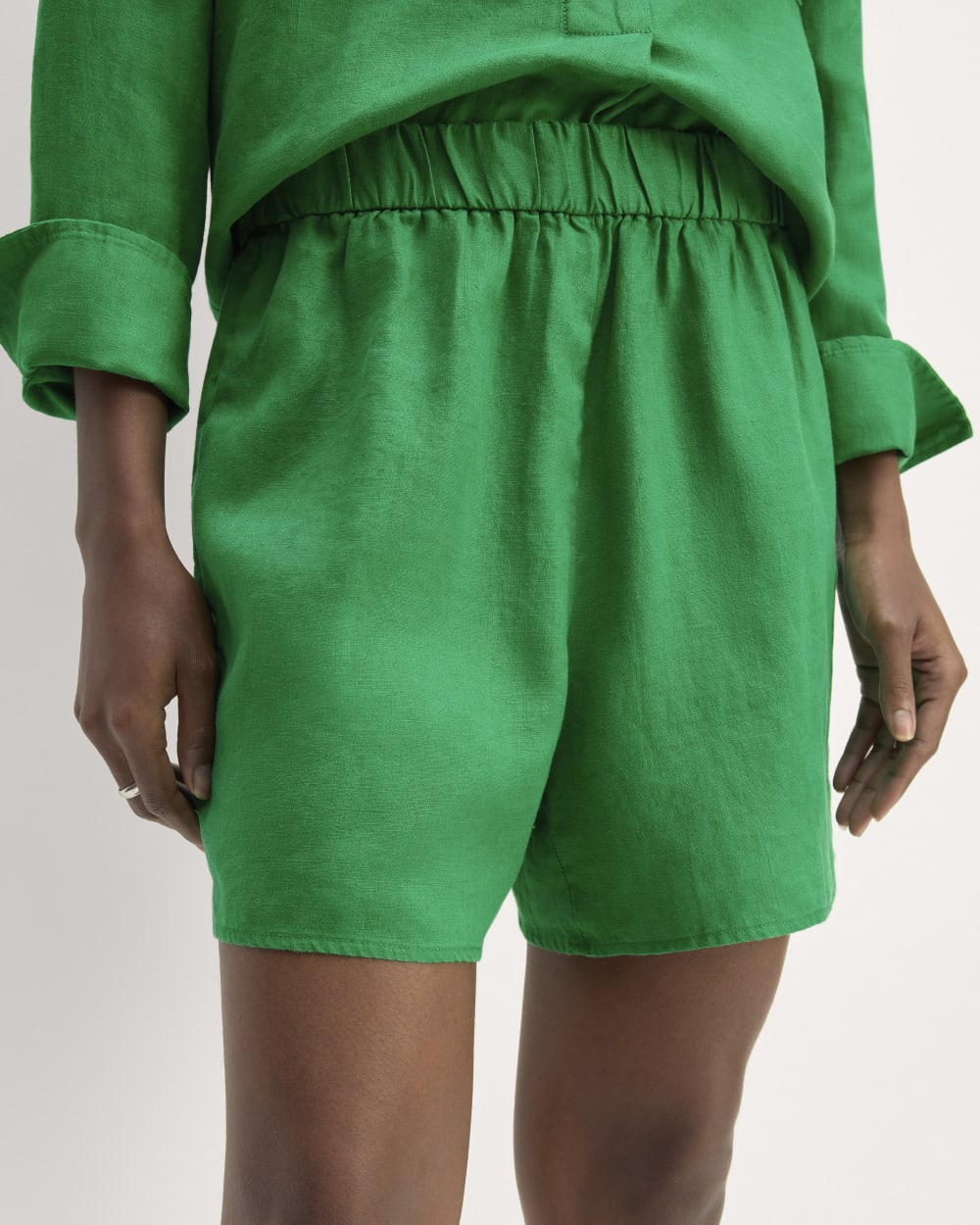 The Linen Easy Short | Grass Green