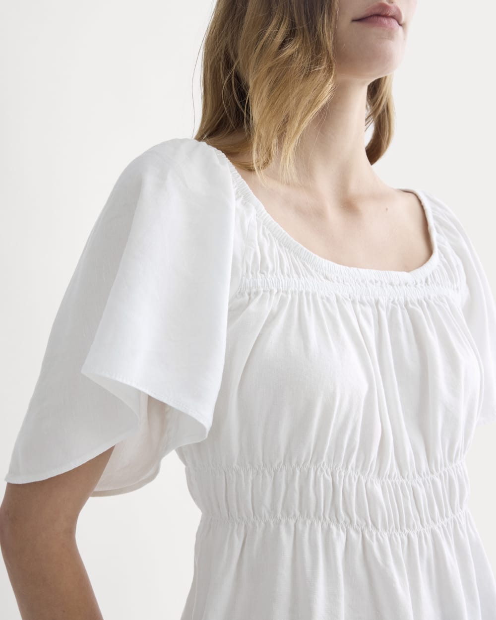 The Flutter-Sleeve Top in Stretch Linen | White