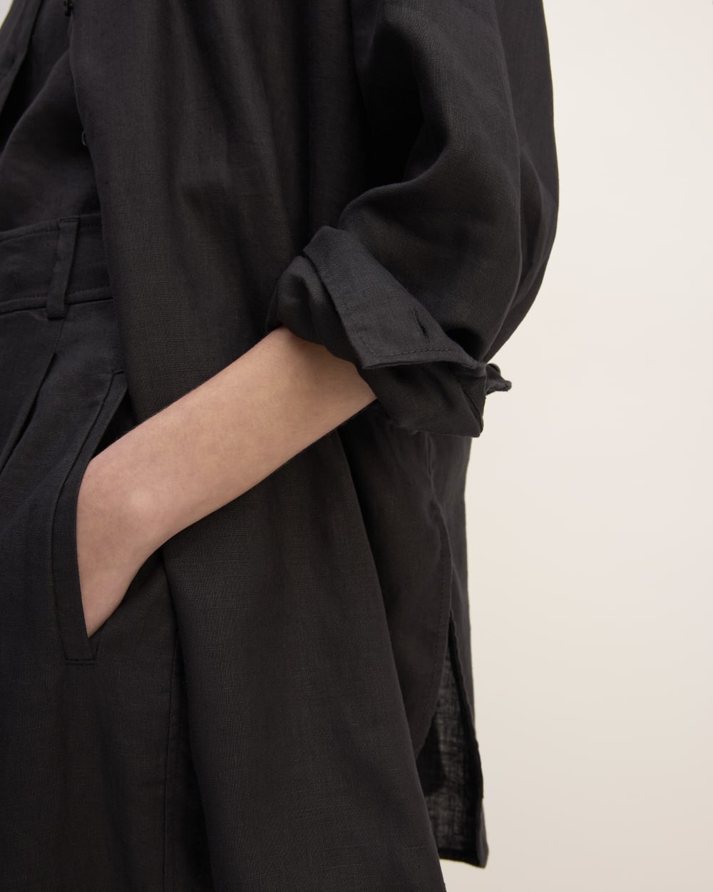The Boyfriend Shirt in Linen | Black