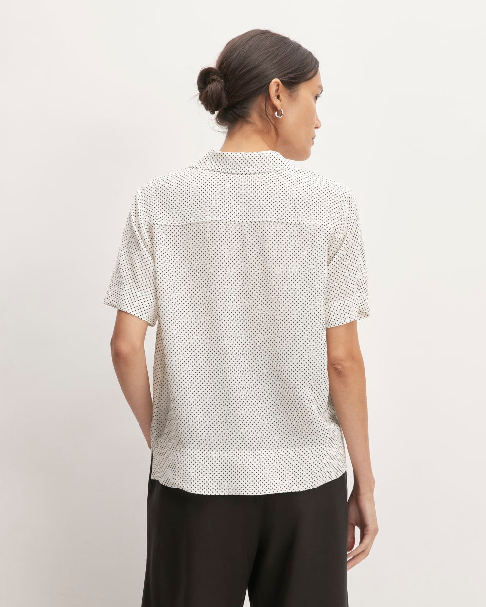 The Notch Shirt in Washable Silk | Bone / Black Polka Dot
