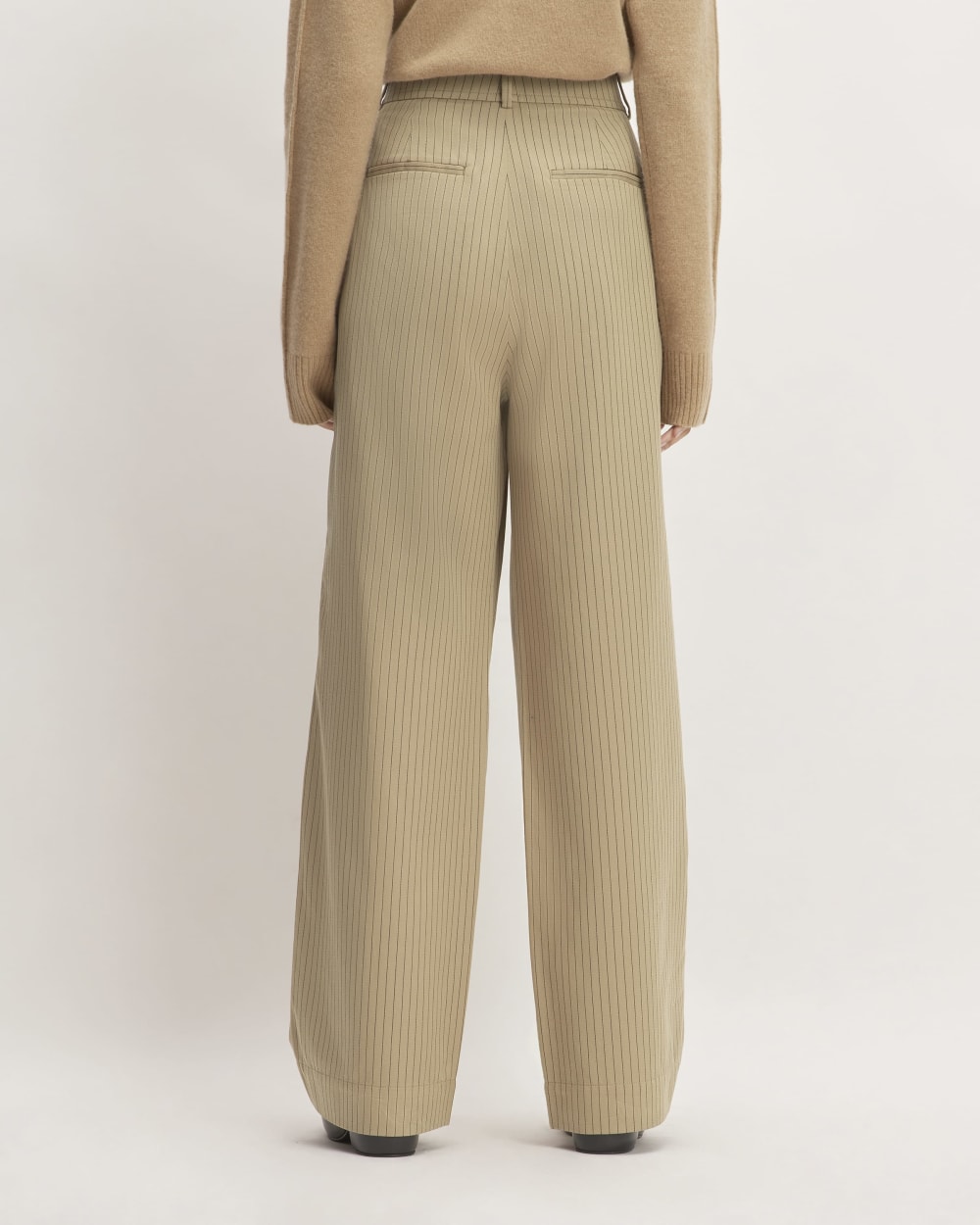 The Draper Pleated Pant in Buttersmooth | Cornstalk / Black | 32 Inseam