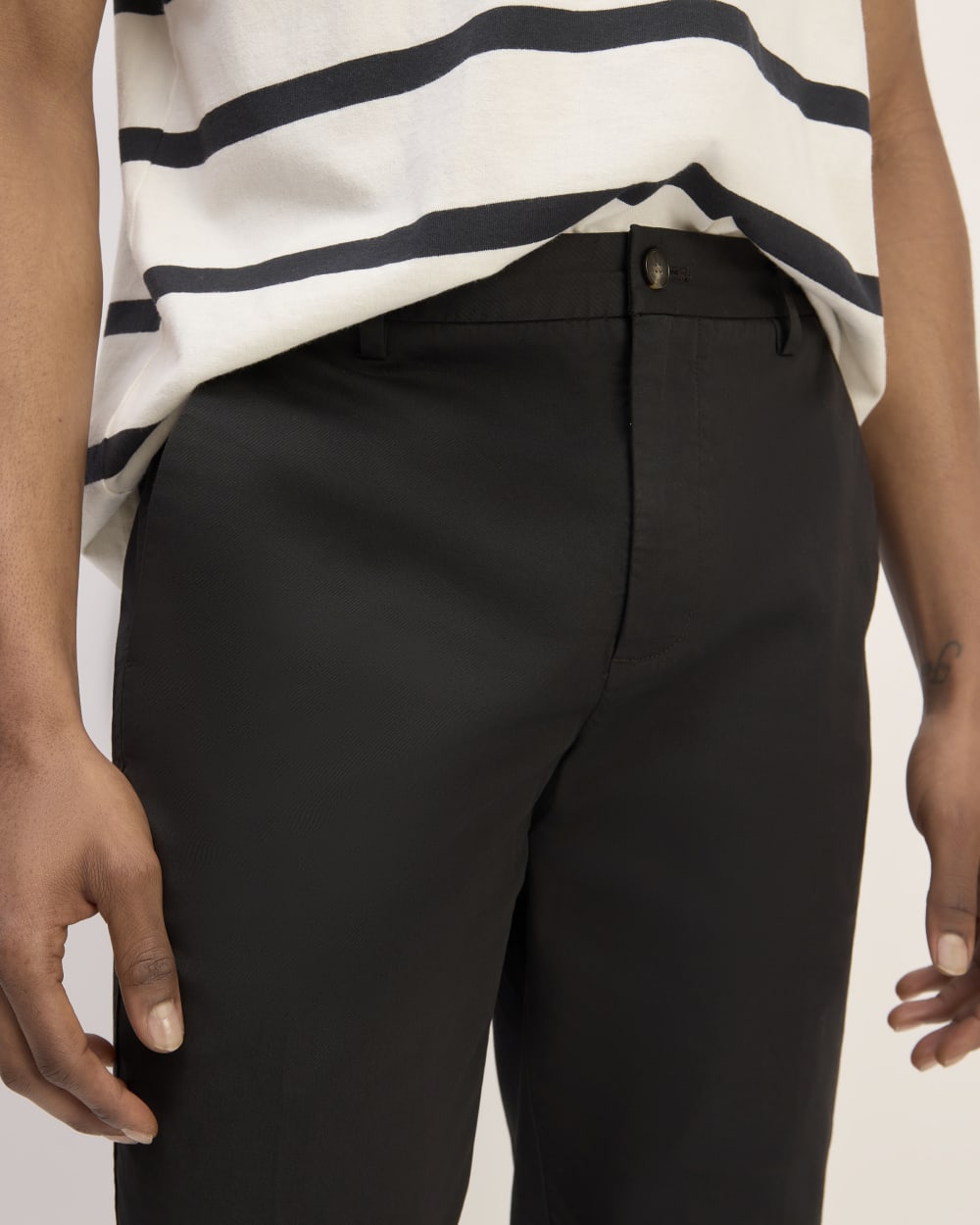 The Relaxed Taper Air Chino | Black