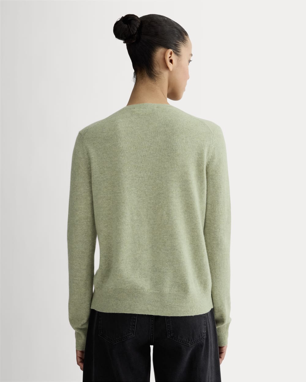 The Classic Cardigan in Cashmere | Light Heathered Moss
