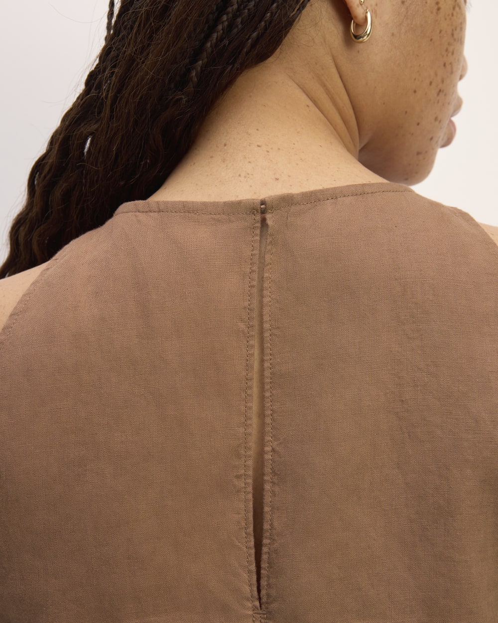 The Linen High-Neck Tank | Carob Brown