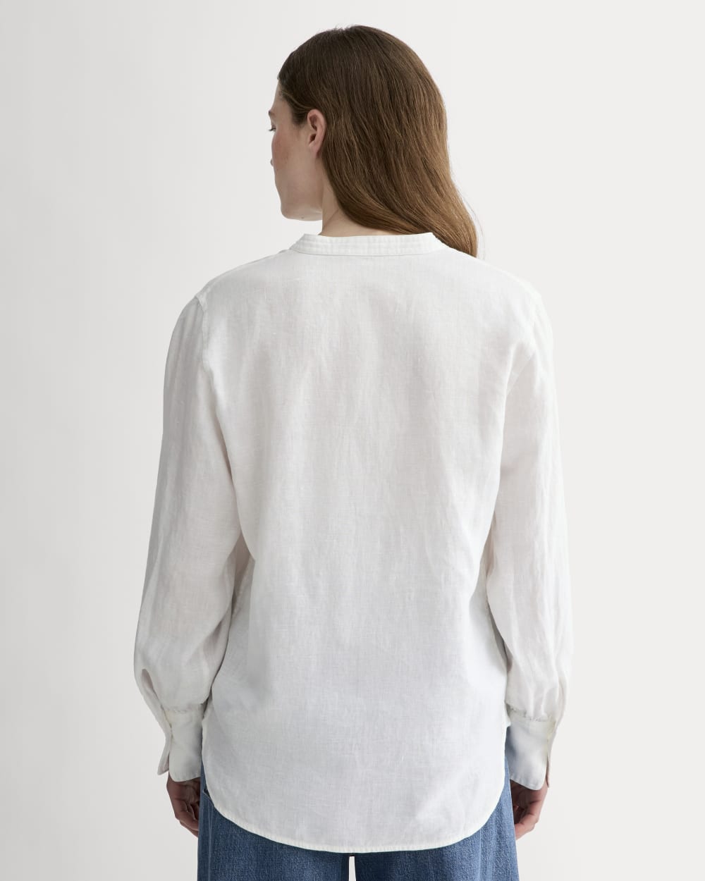 The Henley Shirt in Linen | White