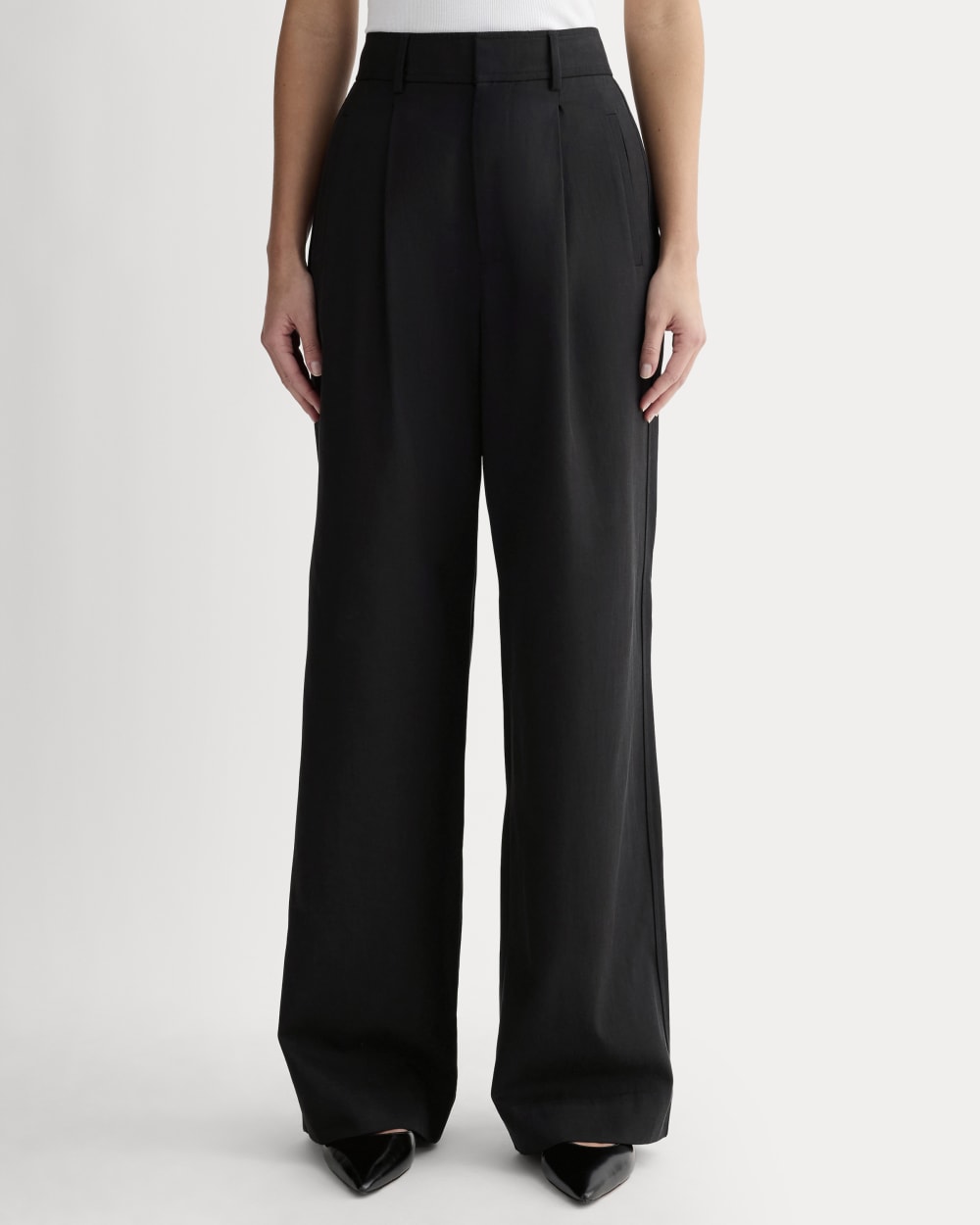 The Draper Pleated Pant in Buttersmooth | Black | 32 Inseam