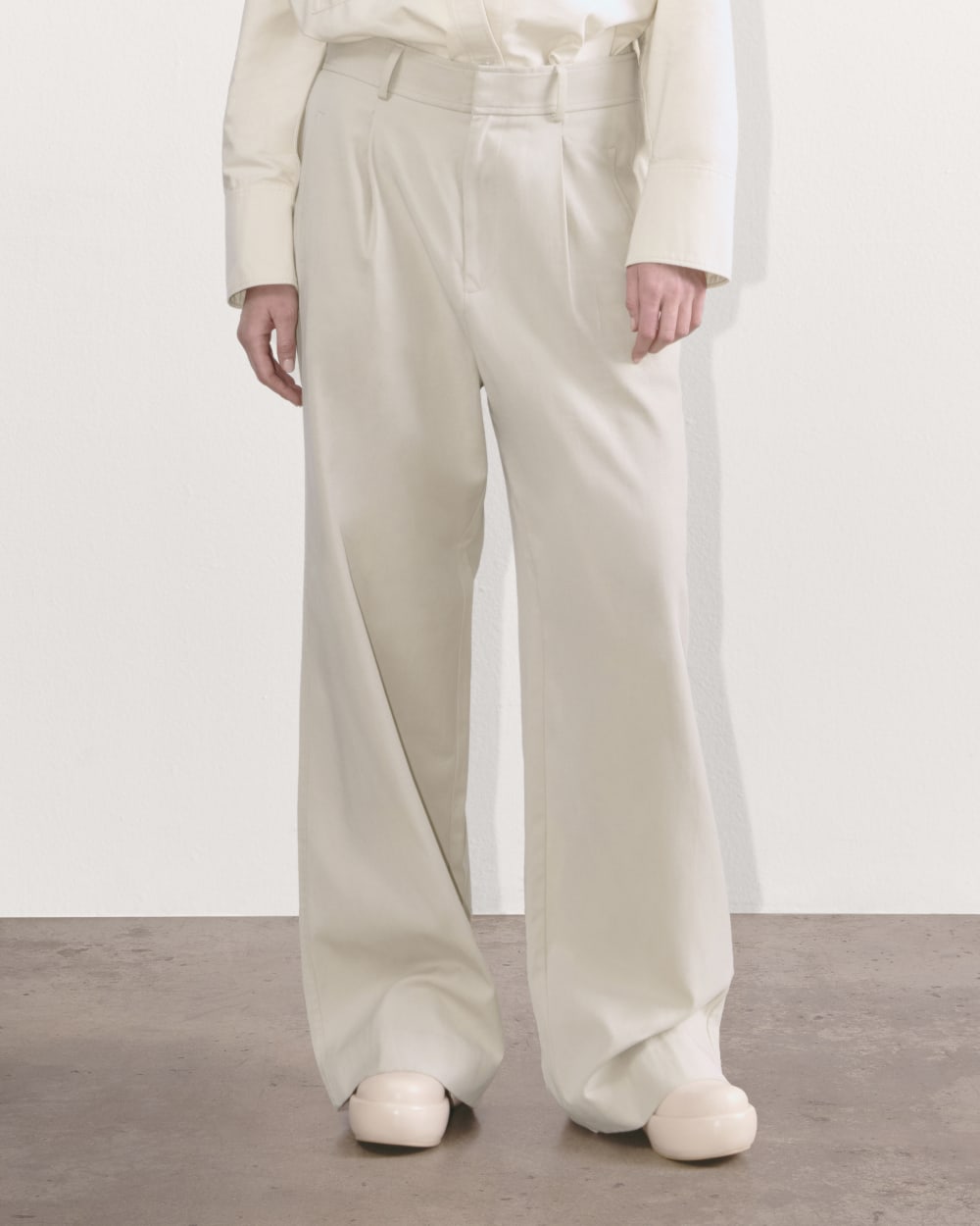 The Draper Pleated Pant in Buttersmooth | Sandstone | 30 Inseam