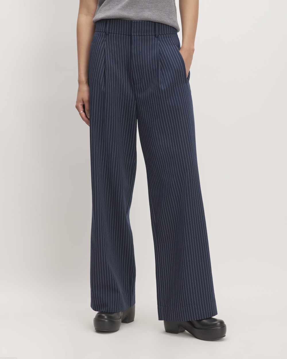 The Draper Pleated Pant in Buttersmooth | Navy / Bone | 30 Inseam