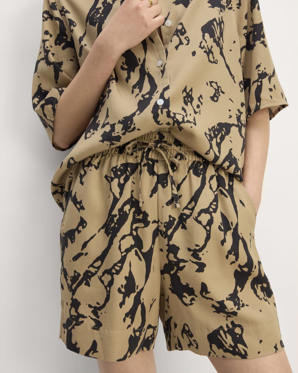 The Vacation Short | Black / Cornstalk Abstract