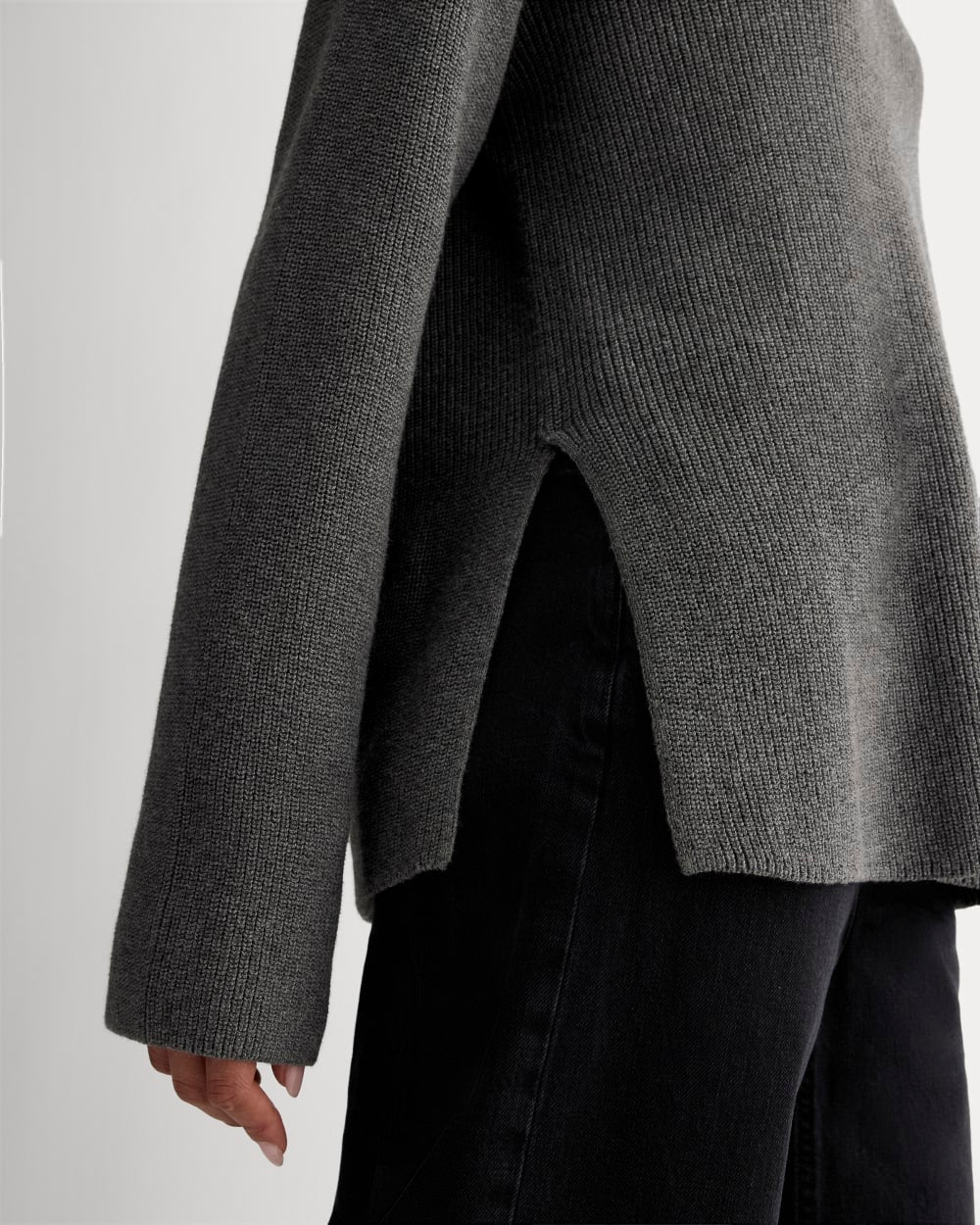 The Slouchy V-Neck in Everyday Cotton | Heathered Charcoal