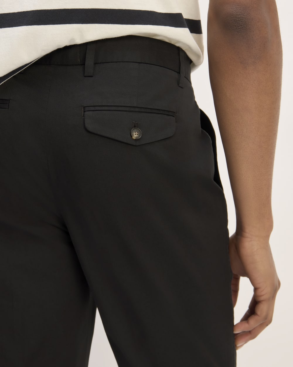 The Relaxed Taper Air Chino | Black