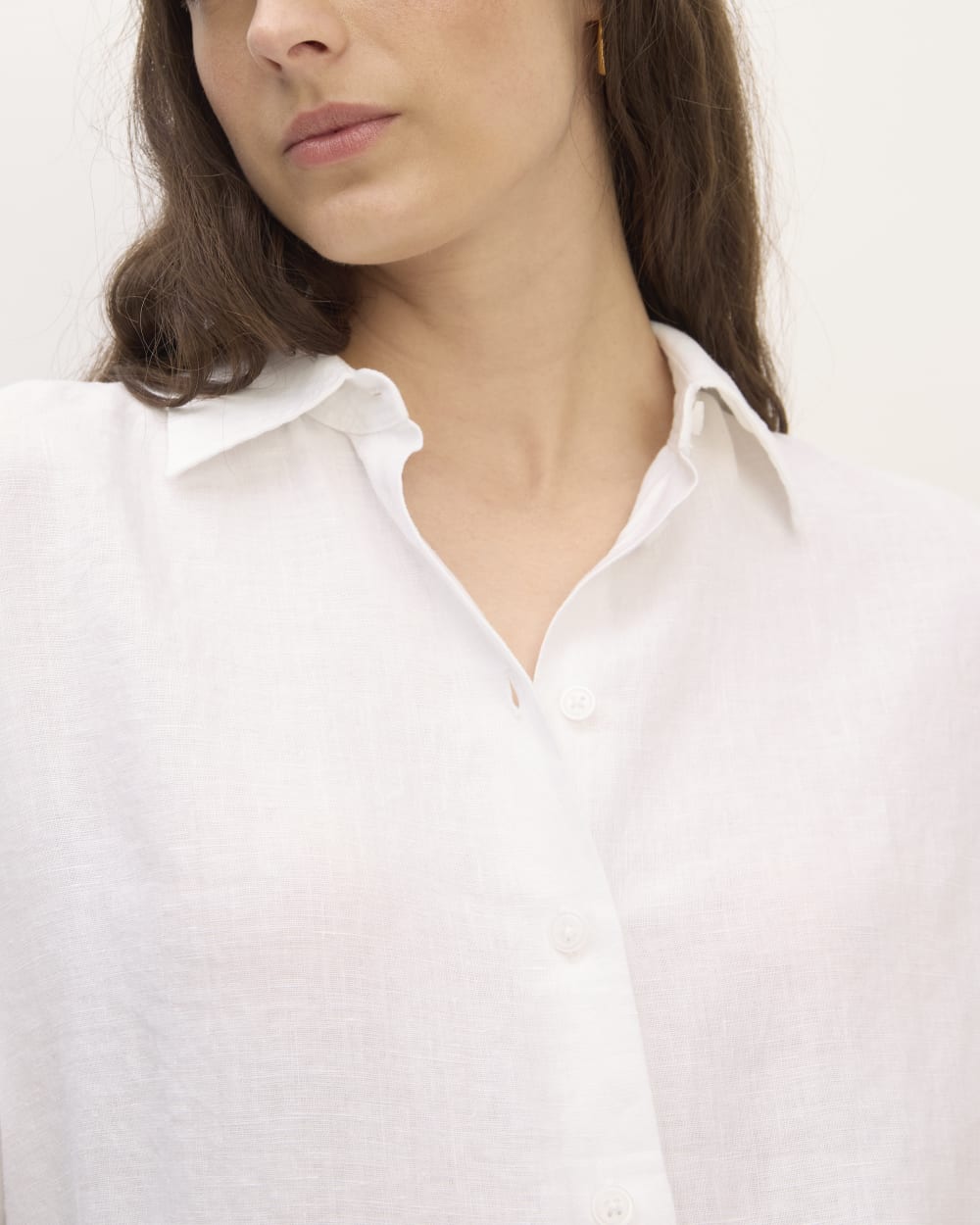 The Boyfriend Shirt in Linen | White