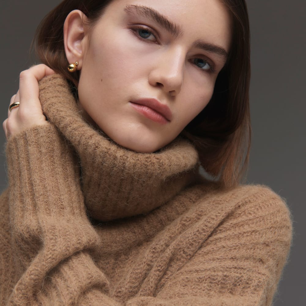 The Alpaca Oversized Turtleneck | Cappuccino