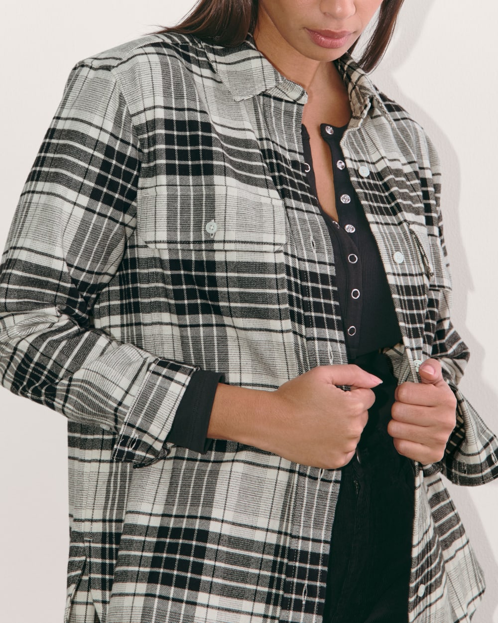 The Boyfriend Shirt in Flannel | Light Heather Oat / Black