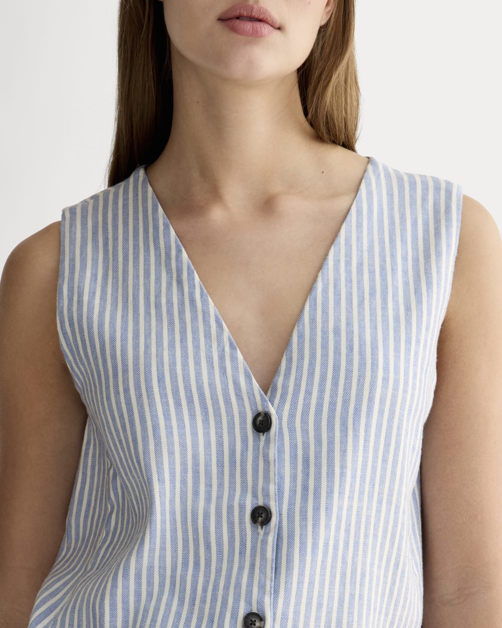 The Vest in Stretch Linen | Bluebell / Bone