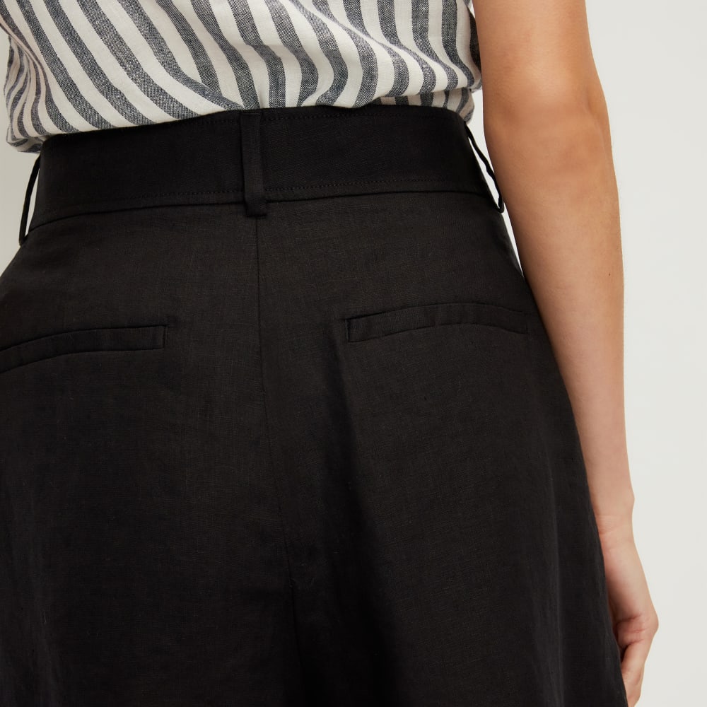 The Linen Way-High® Drape Short | Black