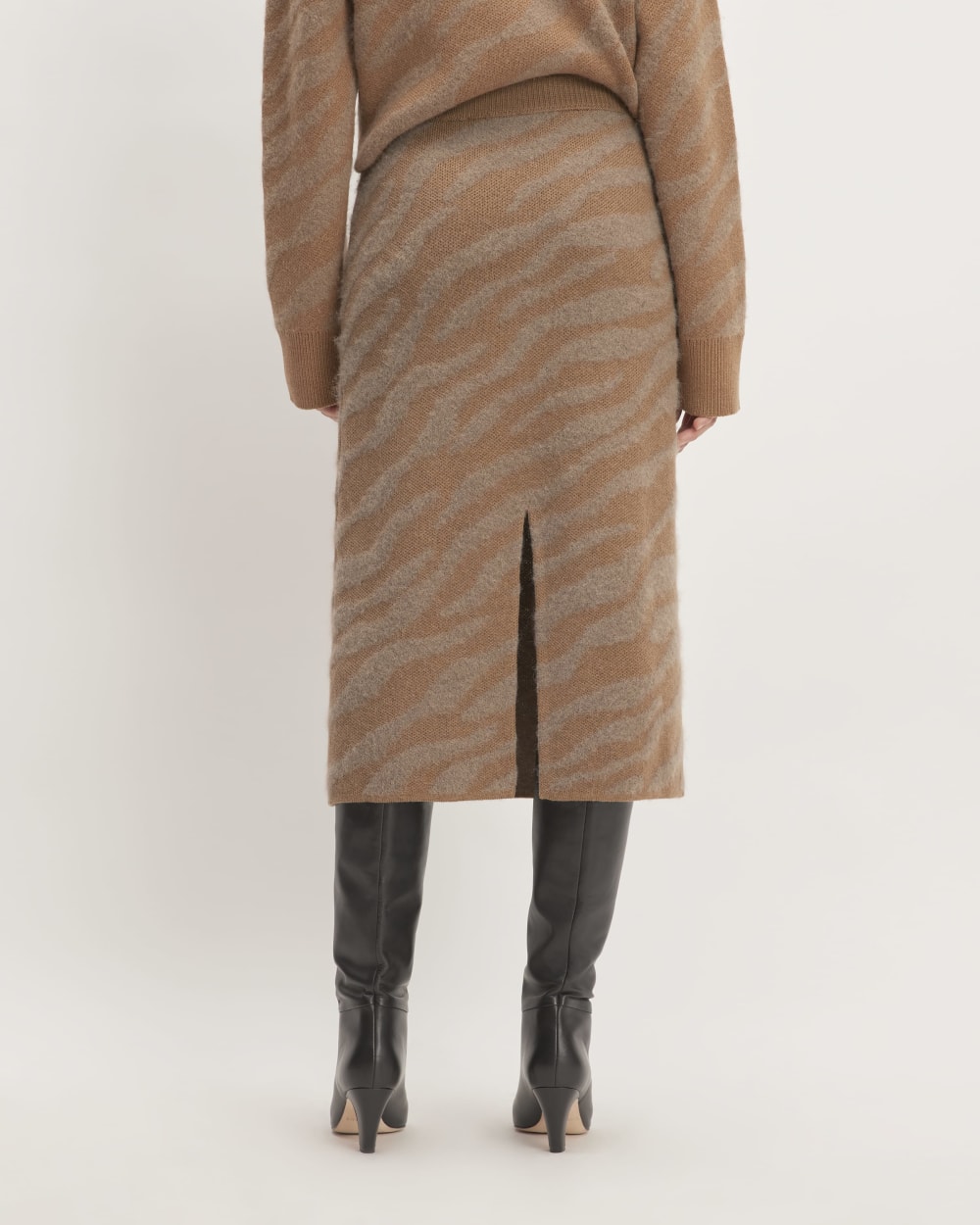 The Alpaca Tiger Jacquard Skirt | Camel / Medium Brown