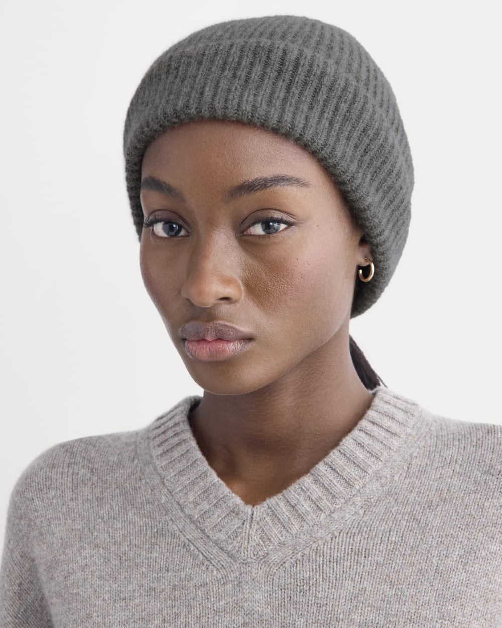 The Cashmere Ribbed Beanie | Heather Charcoal