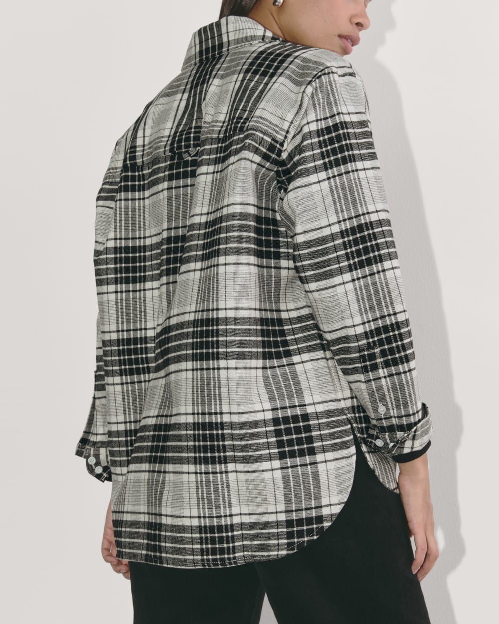 The Boyfriend Shirt in Flannel | Light Heather Oat / Black