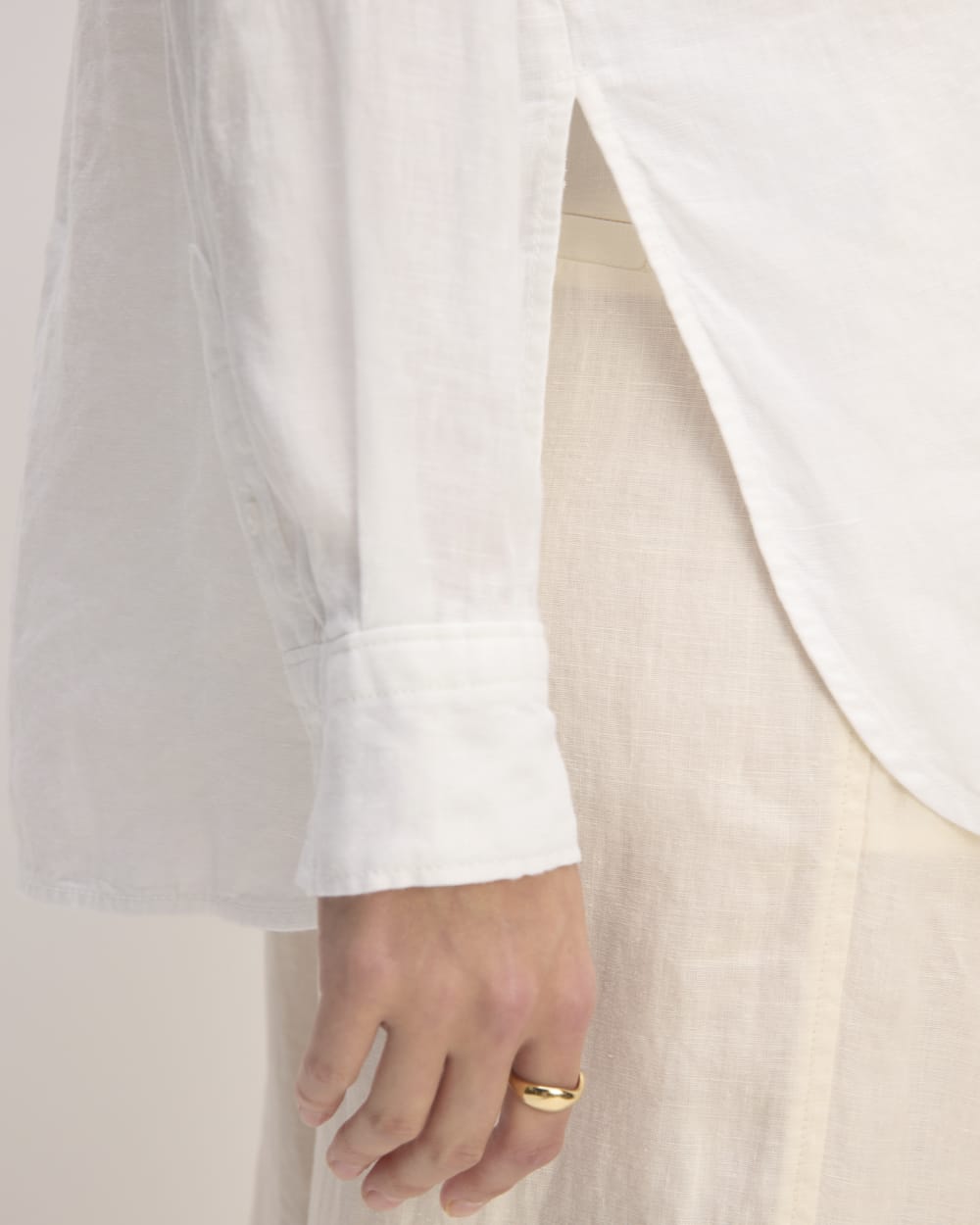 The Boyfriend Shirt in Linen | White