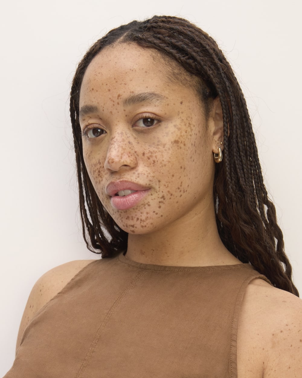 The Linen High-Neck Tank | Carob Brown