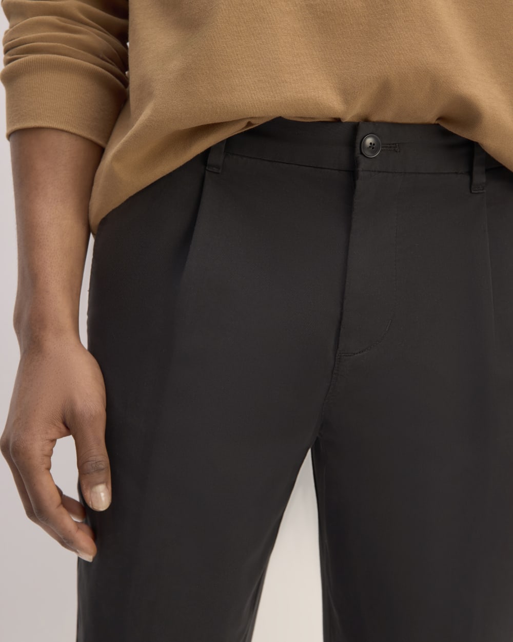 The Pleated Air Chino | Black