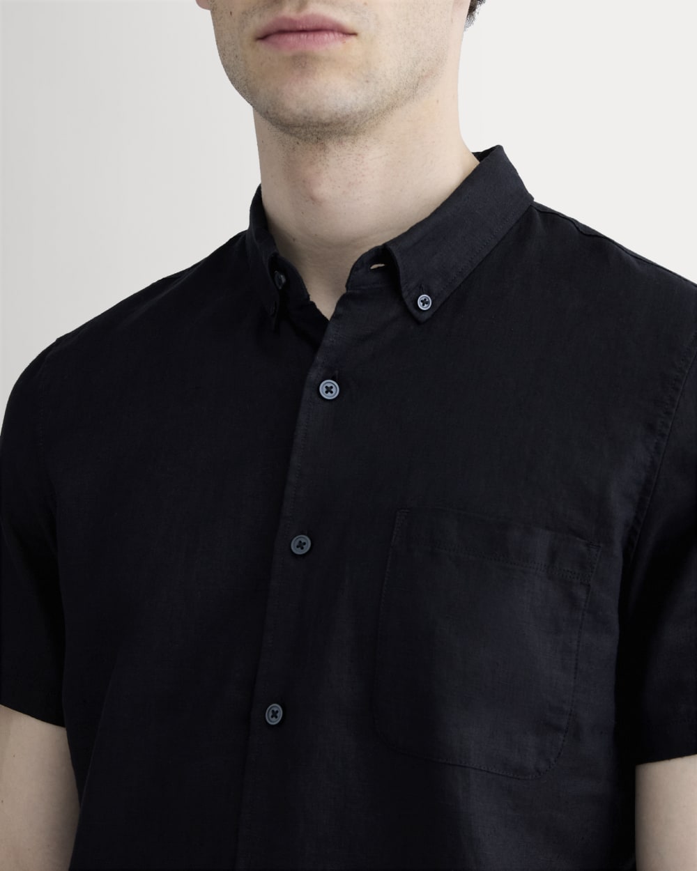 The Classic Short-Sleeve Shirt in Linen | Black