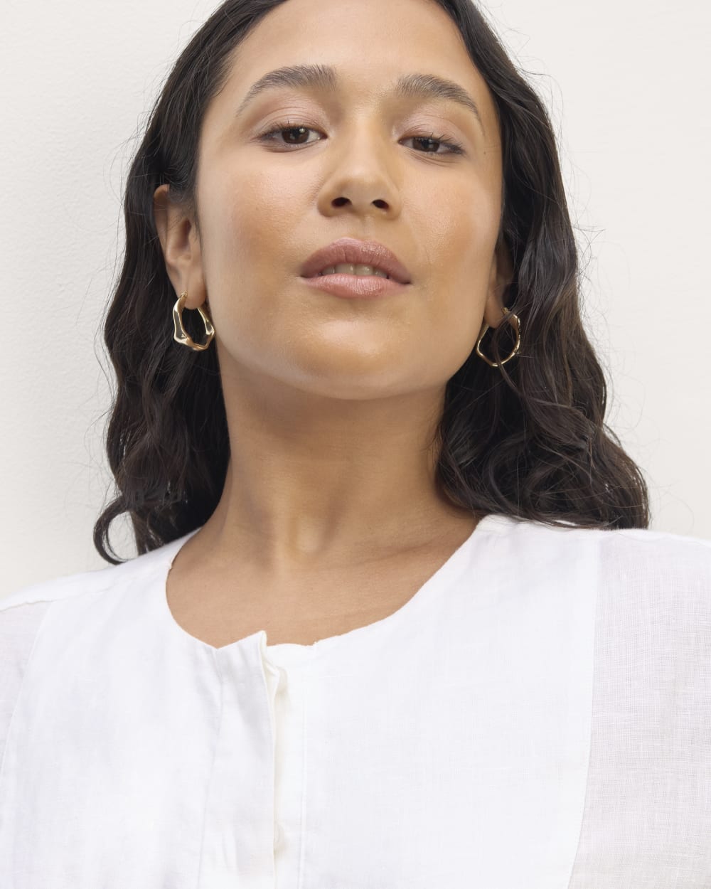 The Bib Shirt in Linen | White