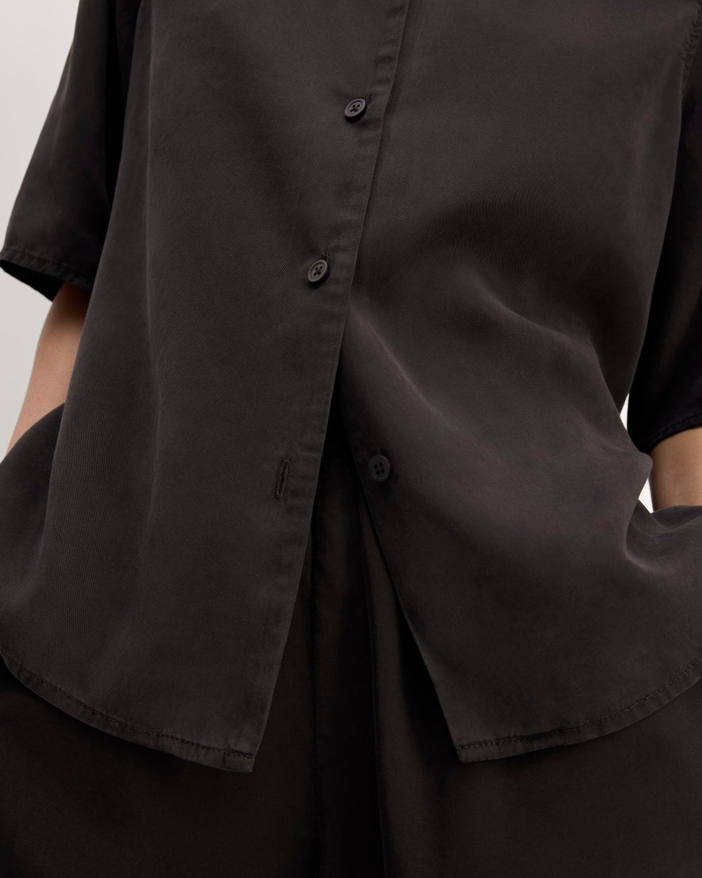 The Short-Sleeve Shirt in Butterlite | Black